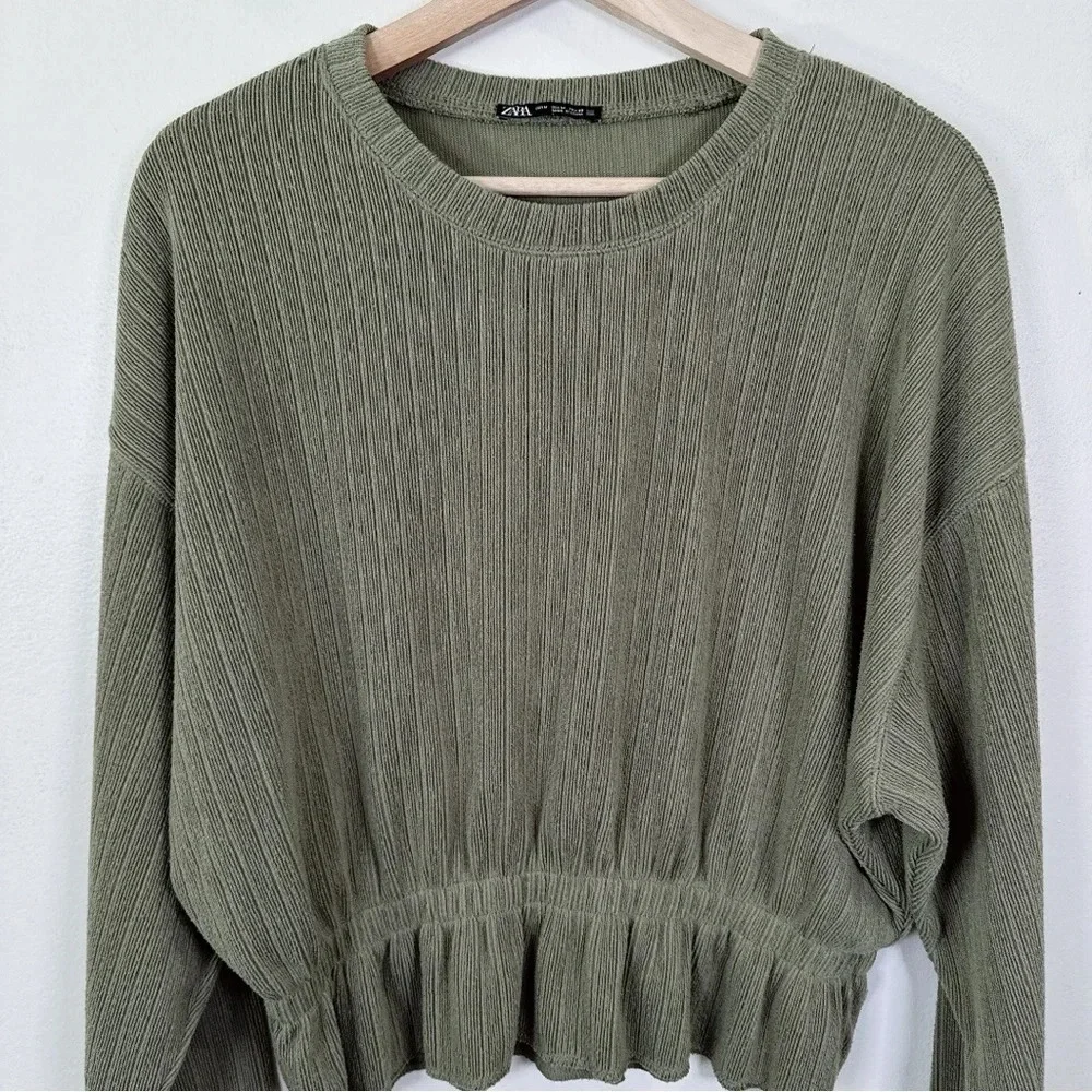 Zara Womens Size Medium Crew Neck Textrued Ribbed Long Sleeve Ruched Waist Top
